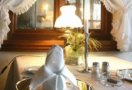 Hotel-Restaurant Esbach Hof كيتسينغن المظهر الخارجي الصورة