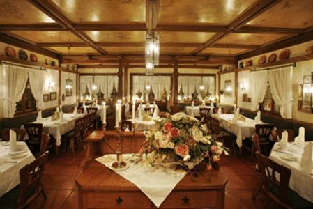 Hotel-Restaurant Esbach Hof كيتسينغن المظهر الخارجي الصورة