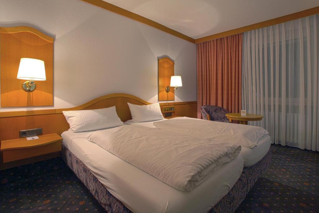 Hotel-Restaurant Esbach Hof كيتسينغن المظهر الخارجي الصورة