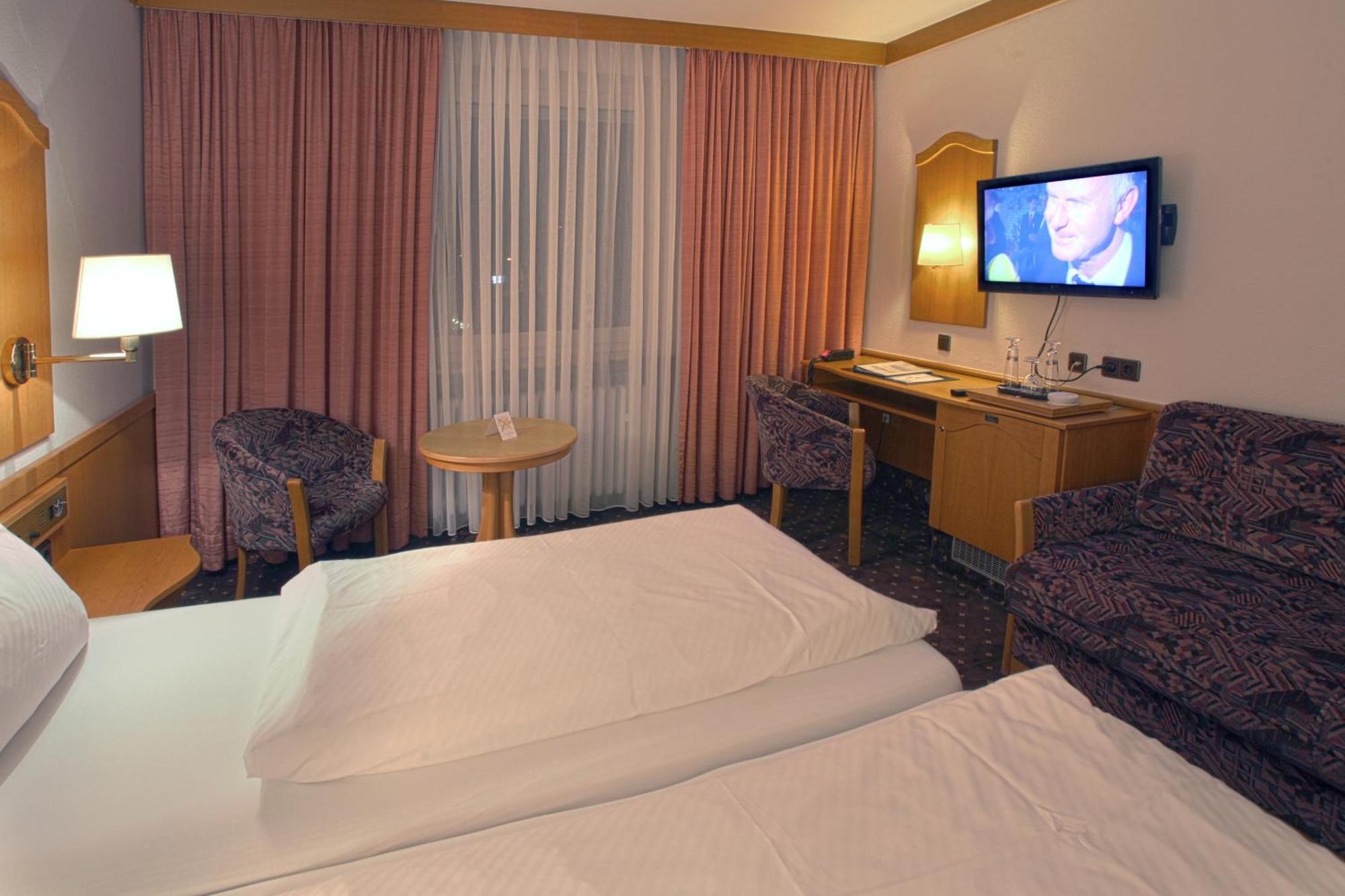 Hotel-Restaurant Esbach Hof كيتسينغن المظهر الخارجي الصورة
