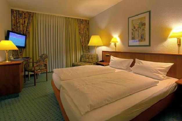 Hotel-Restaurant Esbach Hof كيتسينغن الغرفة الصورة