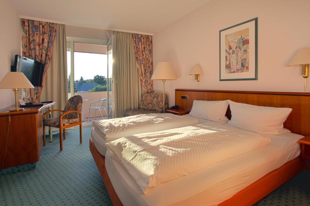 Hotel-Restaurant Esbach Hof كيتسينغن الغرفة الصورة